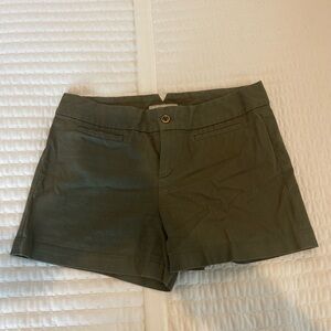 EUC Banana Republic Size 10 Chino Shorts Green